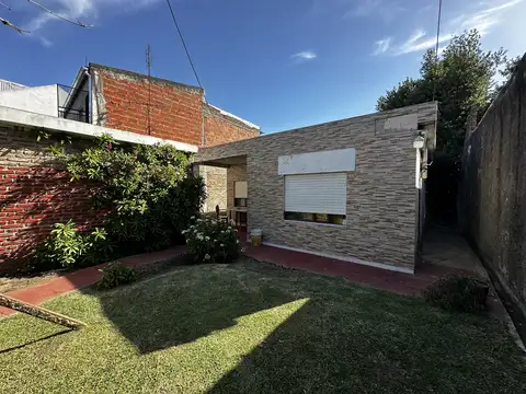 Casa 3 ambientes  con jardin en venta en Jose C. Paz