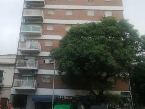 Impecable departamento de 3 ambientes CON BALCON