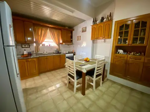 Casa 6 ambientes con 3 baños