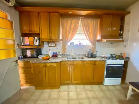 Casa 6 ambientes con 3 baños