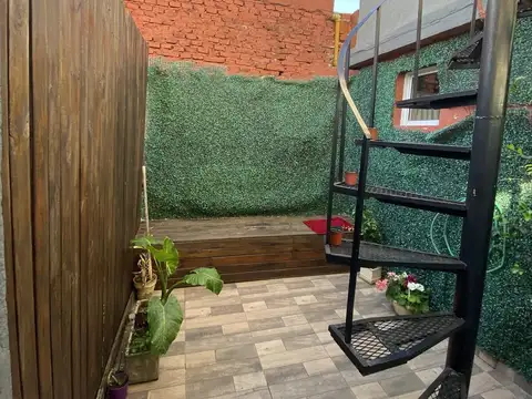 Depto Tipo Casa 4 ambientes con 2 baños