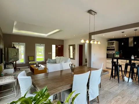 Casa 4 ambientes con 3 baños