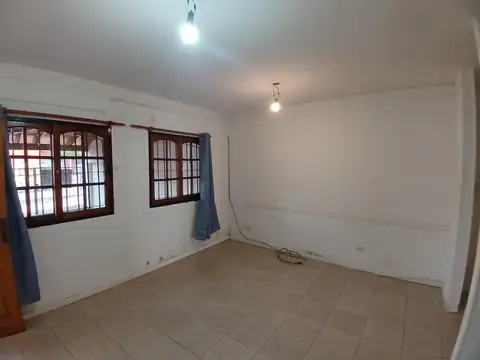Depto Tipo Casa en Alquiler en Wilde, $ 800.000