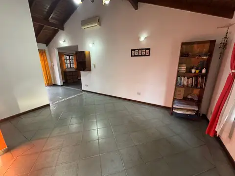 Casa 4 ambientes con 1 baño