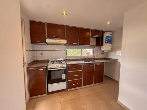 Departamento en Alquiler en Lomas del Mirador, $ 540.000