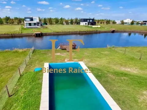 Casa en Venta con 4 cocheras