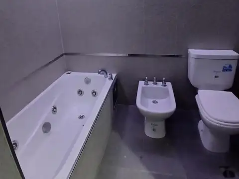 Casa 5 ambientes con 1 baño