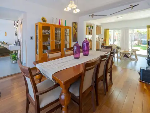 Casa en Venta con 2 cocheras