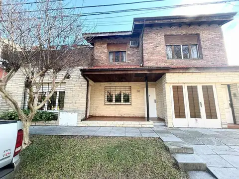 Venta PH 3 ambientes PB cochera patio en Martínez