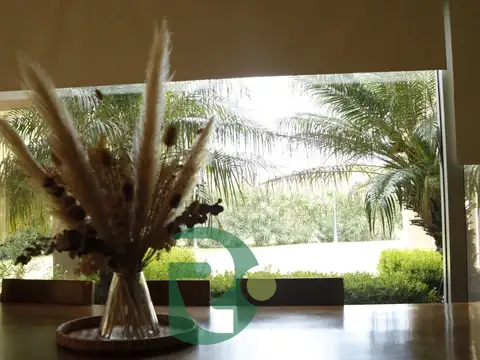 Casa en Venta con 6 cocheras