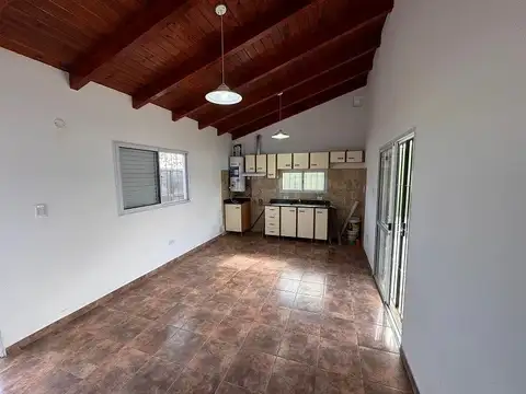 Casa 4 ambientes con 1 baño