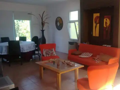 Casa en Alquiler Temporal con 4 cocheras