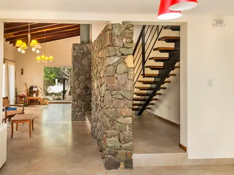 VENTA CASA CON PILETA 3 DORMITORIOS EN SAN LUIS