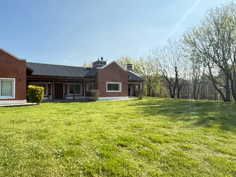¡Inolvidable casa quinta en el corazón del barrio más encantador y sereno de la ciudad de Lobos, La Araucaria, APTA CREDITO