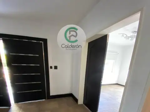 Casa en Alquiler con 2 cocheras