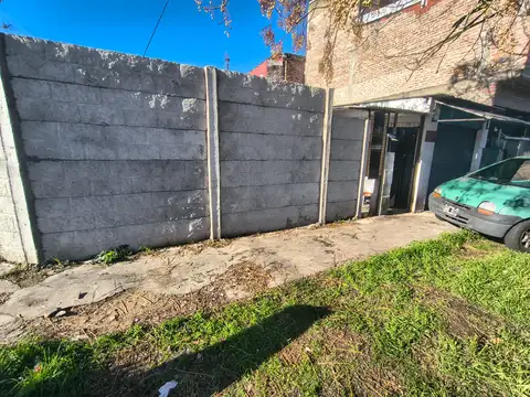 ¡OPORTUNIDAD DE INVERSIÓN! LOTE EN ESQUINA CON LOCAL –  LOMAS DE ZAMORA