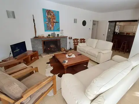 Casa 3 ambientes con 2 baños