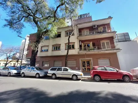 3 AMB. AL FRENTE EN MUY BUENA UBICACIÓN!