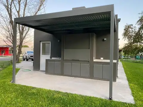 Casa 4 ambientes con 2 baños