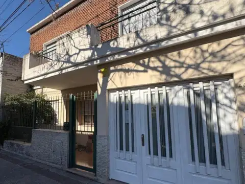 Casa en venta - 3 Dormitorios 2 Baños - Pergamino