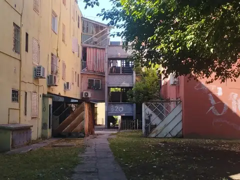 DEPARTAMENTO CON AMBIENTES AMPLIOS EN MUY BUENA UBICACION