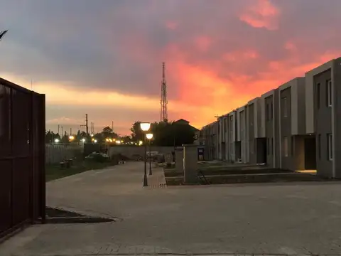 LOS LOBOS 700 | GARIN | DECS TORTUGAS | DUPLEX CON 3 DORMS Y JARDIN