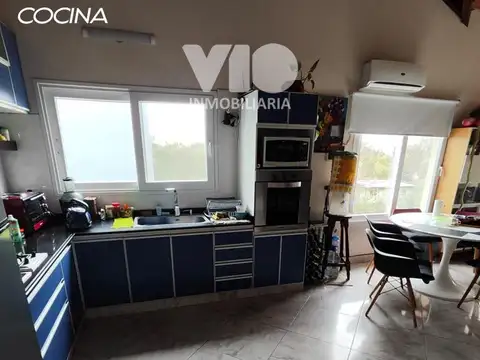 Casa 9 ambientes con 4 baños
