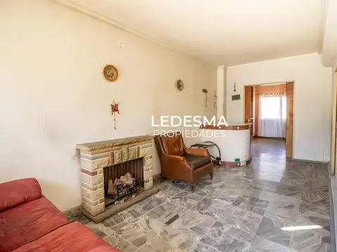 Casa en Venta Castelar 6 Ambientes con Garage y Amplio Fondo