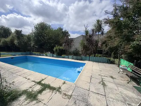 Casa en Venta con 3 cocheras