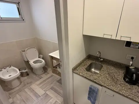 Se vende Local/oficina en Av. Laprida al 400 - VT