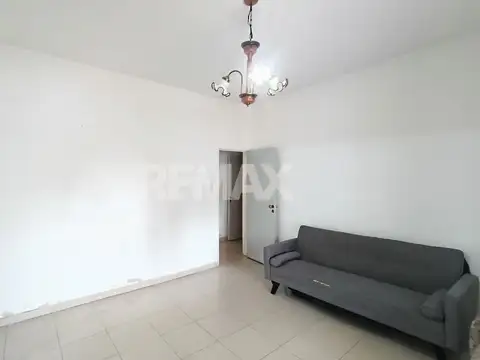 CASA 2 DORMITORIOS,  COCHERA Y QUINCHO EN VENTA