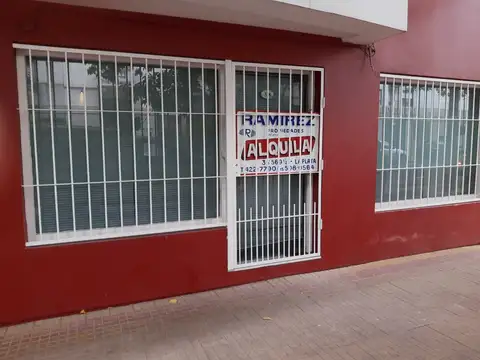 Local en alquiler Zona Céntrica, ideal oficina, apto O/destinos. Ramírez Prop 422-7790 o 