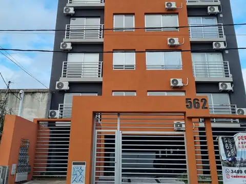 Departamento en venta de un dormitorio con amplio placard, living/comedor  con cocina integrada,cochera, guardamueble. Laundry. Zoom con parrilla y baños.