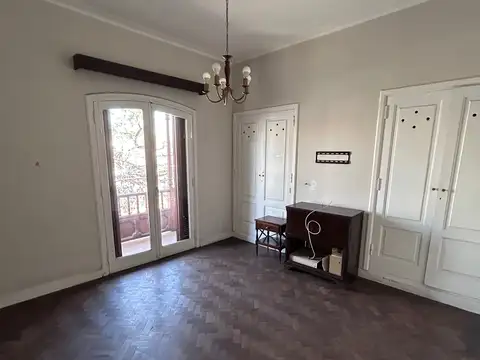 Casa 14 ambientes con 6 baños