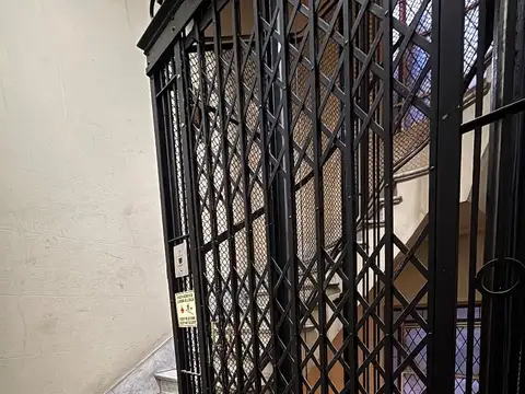 Presidente José Evaristo Uriburu 1600, Piso 2