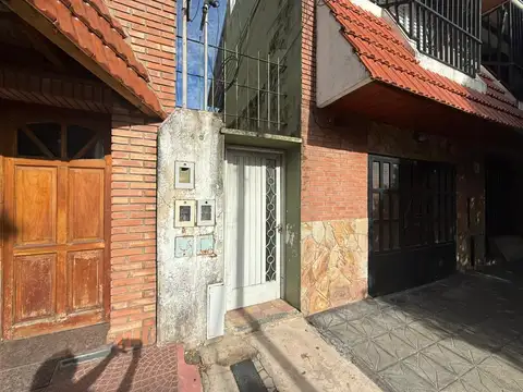 Casa interna venta Rosario actualmente dividida en 2 departamentos. No PH. Oportunidad Renta!