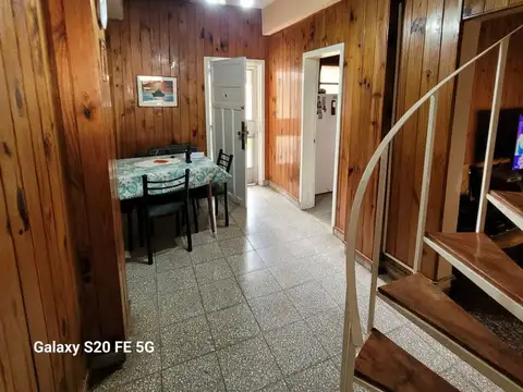 Casa 6 ambientes con 2 baños
