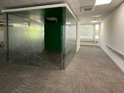 Oficina en Alquiler con 80 cocheras