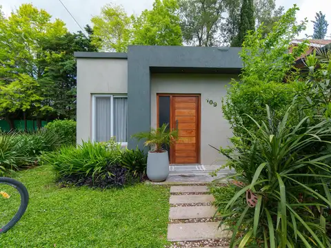Casa en Venta con 3 cocheras