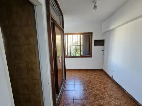 Departamento interno de dos dormitorios y amplia terraza zona Parque Independencia