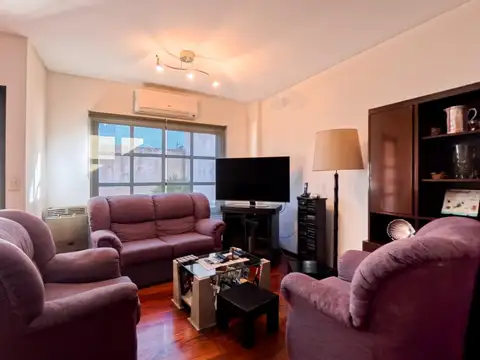 Depto Tipo Casa 4 ambientes con 3 baños