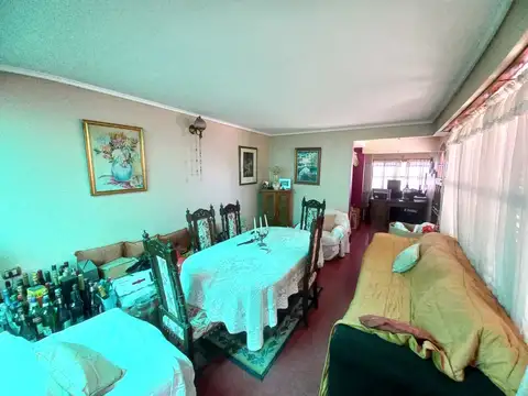 Amplia casa en muy buen estado! Inmejorable ubicación!