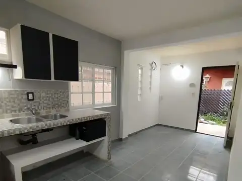 Depto Tipo Casa en Alquiler de 1 dormitorio