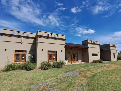LDO. Venta Casa 3 amb Pileta Cuarto exterior Lote 1875m2 El Remanso, Exaltacion de la cruz