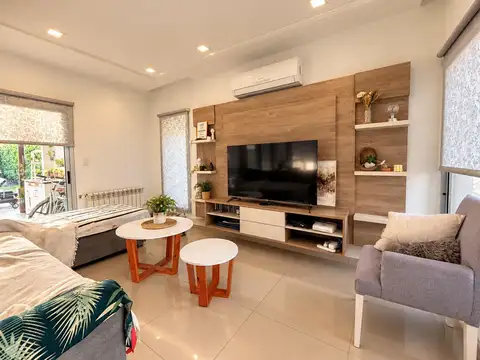 Casa 4 ambientes con 2 baños