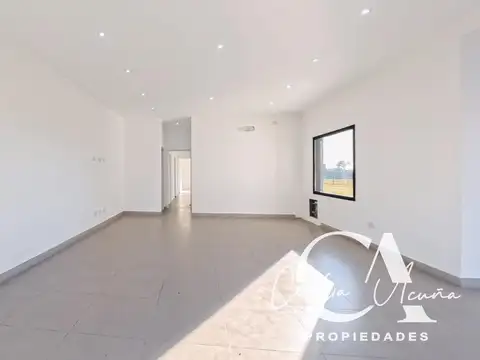 Casa 4 ambientes con 2 baños