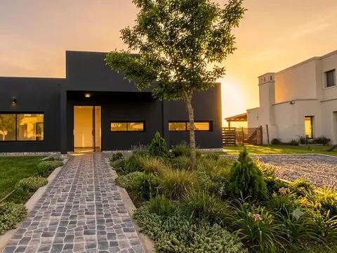Casa en venta a estrenar de máxima calidad constructiva en San Sebastián