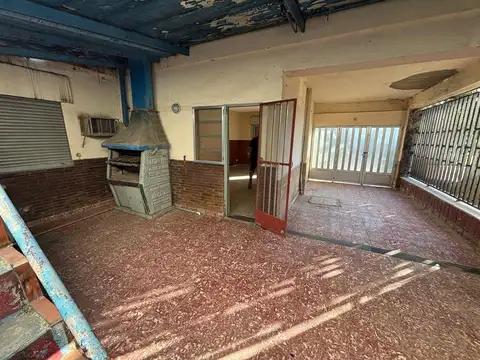VENTA CASA DOS DORMITORIOS Y COCHERA ARROYO SECO