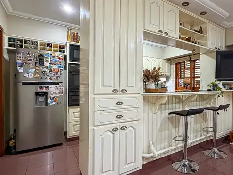 Casa 6 ambientes con 3 baños