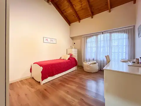 Casa 6 ambientes con 3 baños
